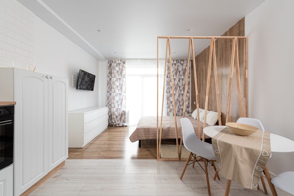 Vierkante kamer met zonlicht voor natuurlijke warmte. Vierkante kamer met zonlicht voor natuurlijke warmte.